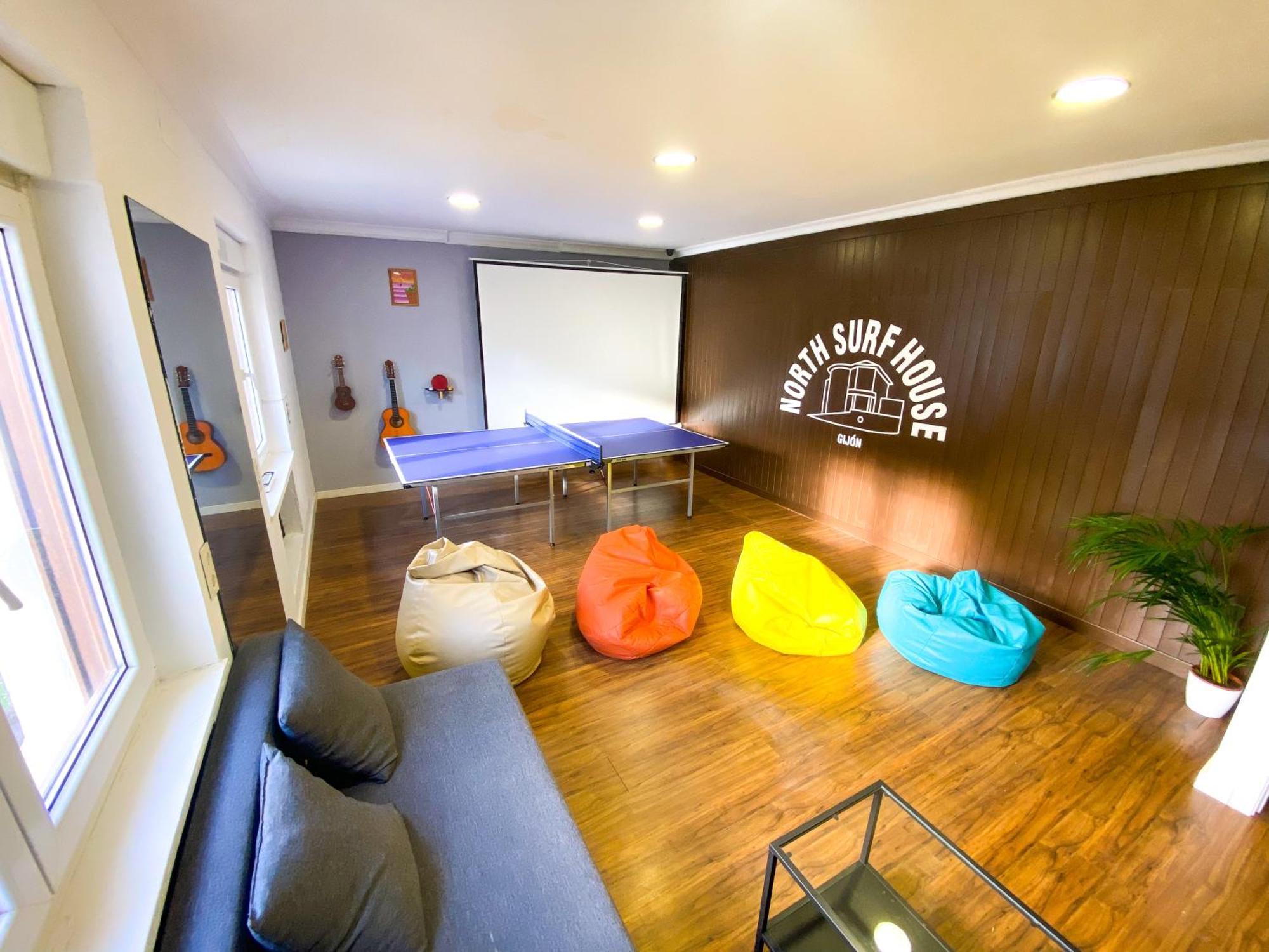 North Surf House Hostel Gijon Bagian luar foto