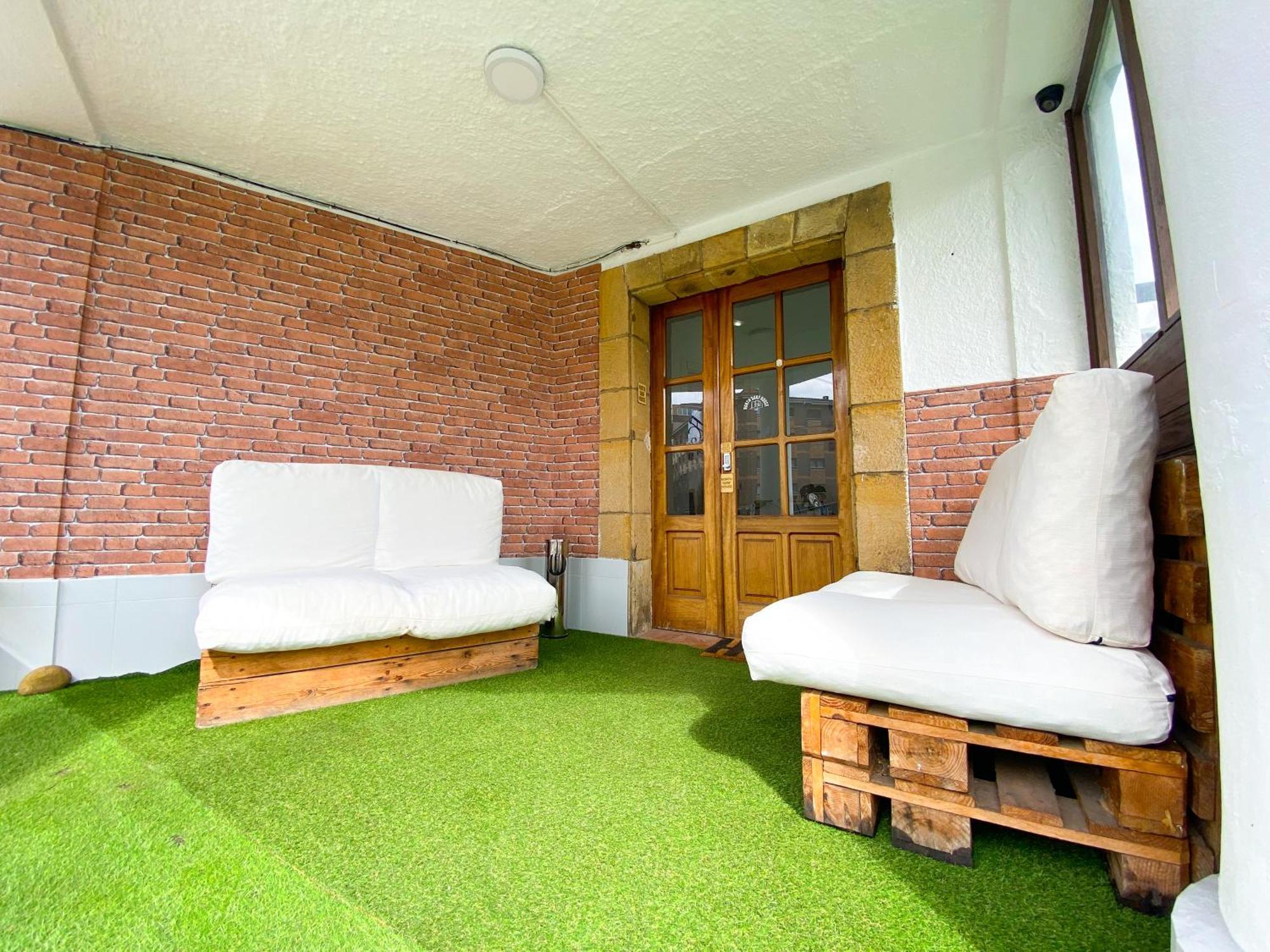 North Surf House Hostel Gijon Bagian luar foto